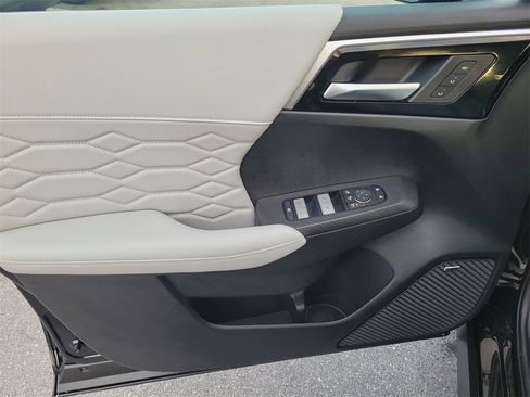 Used 2025 Mitsubishi Outlander SEL image 16