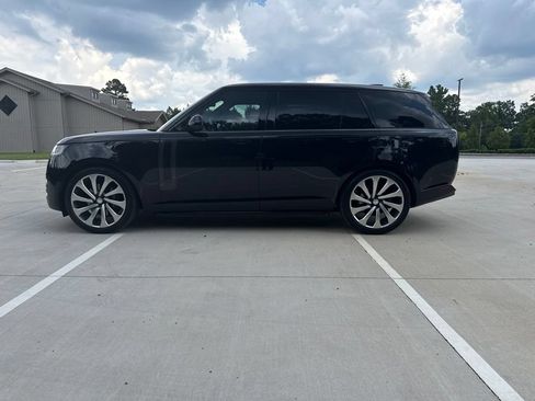 Used 2025 Land Rover Range Rover Long Wheelbase SE AWD/4WD image 8
