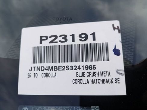 Used 2025 Toyota Corolla SE w/ SE Package image 34