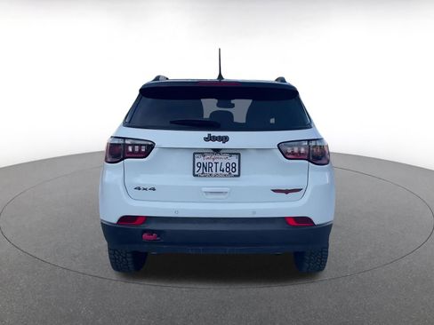 Used 2025 Jeep Compass Trailhawk image 12