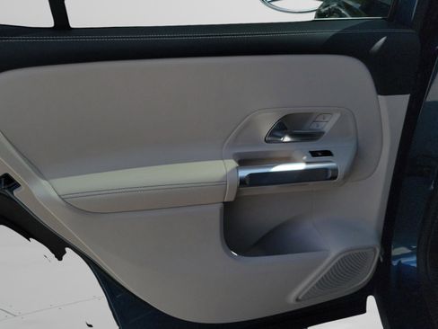 Used 2023 Mercedes-Benz GLB 250 4MATIC image 12