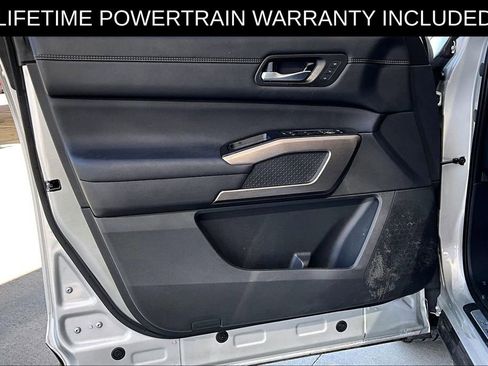 Used 2025 Nissan Pathfinder Platinum w/ Cargo Package image 21