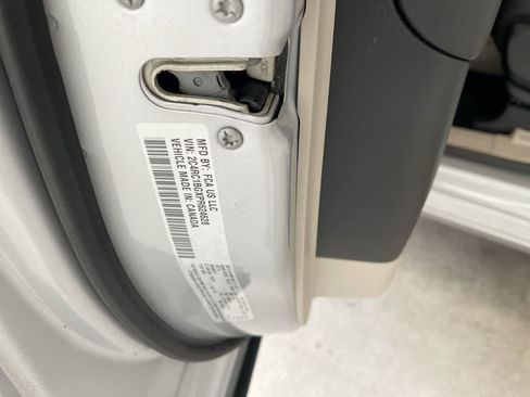 Used 2023 Chrysler Pacifica Touring-L FWD image 27