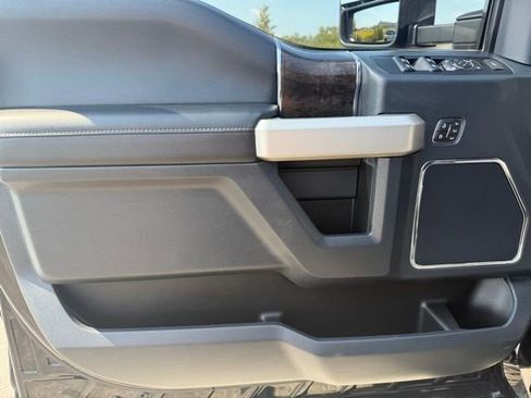 Used 2022 Ford F250 Lariat w/ Black Appearance Package image 10