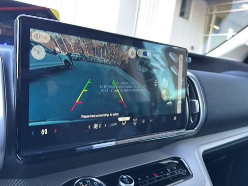 New 2025 Ford Expedition Active image 34