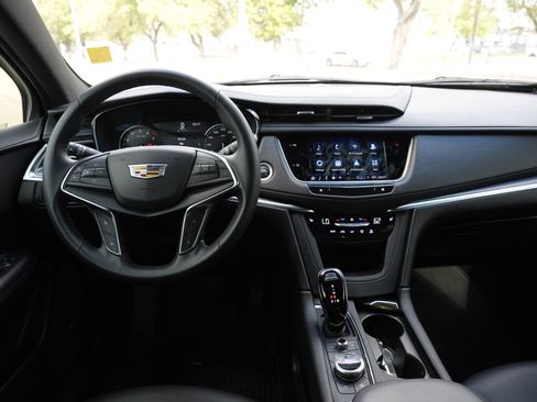 Certified 2024 Cadillac XT5 Luxury image 9