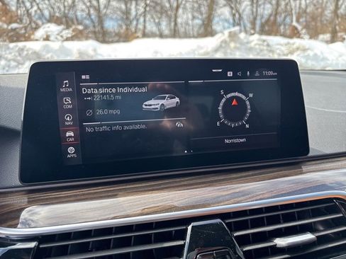 Used 2020 BMW 530i xDrive w/ Premium Package image 11