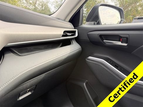 Used 2024 Toyota Highlander XLE image 25