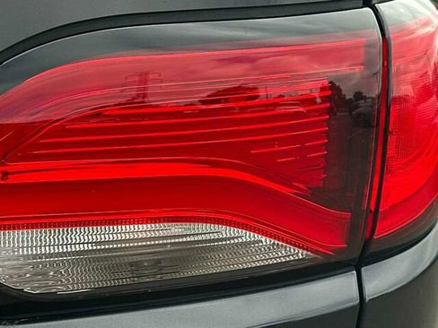 Used 2019 Chrysler Pacifica Limited w/ Advanced Safetytec Group FWD image 36
