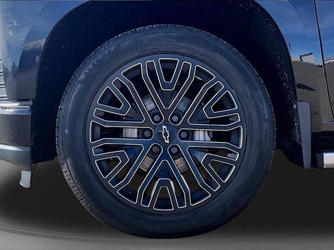 Used 2019 Chevrolet Silverado 1500 High Country w/ High Country Premium Package AWD/4WD image 40