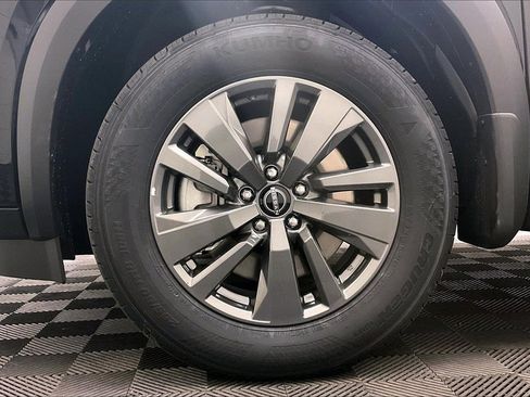 Certified 2025 Nissan Pathfinder SV image 13