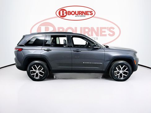 Used 2024 Jeep Grand Cherokee Limited w/ Trailer Tow Package AWD/4WD image 12