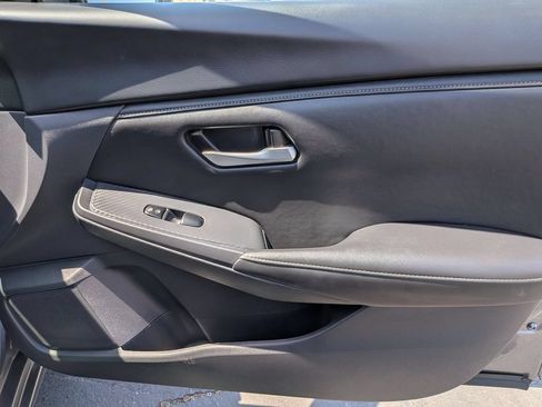 Used 2025 Nissan Sentra SV FWD image 32