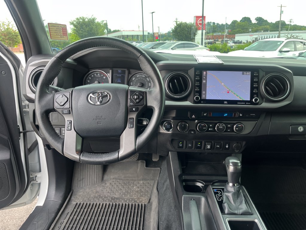 Used 2020 Toyota Tacoma TRD Sport w/ TRD Premium Sport Package AWD/4WD image 23