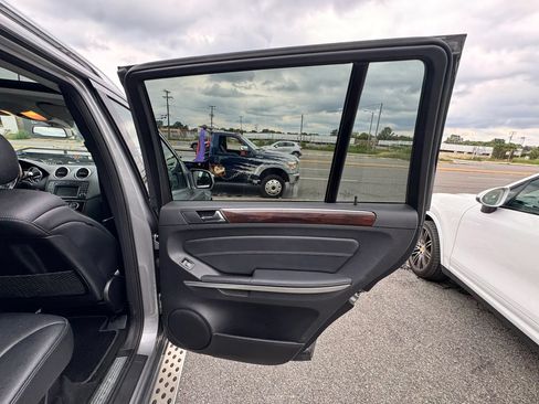 Used 2010 Mercedes-Benz GL 450 4MATIC image 19