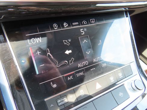 Used 2023 Audi Q7 3.0T Premium Plus AWD/4WD image 25
