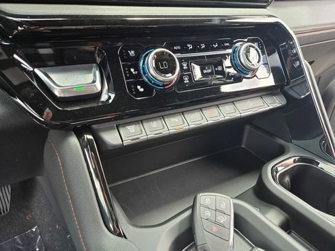 New 2026 GMC Sierra 2500 AT4 w/ AT4 Premium Plus Package AWD/4WD image 13