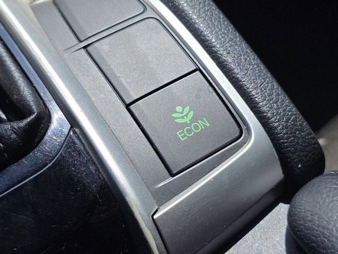 Used 2019 Honda Civic Sport image 9