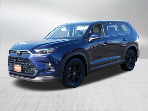 Certified 2026 Toyota Grand Highlander Platinum image 3