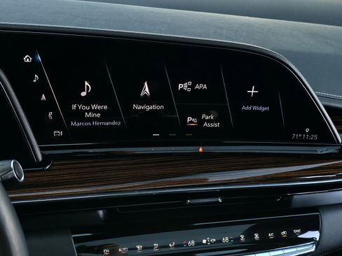 Used 2021 Cadillac Escalade Premium Luxury w/ Driver Assist Tech Package image 24