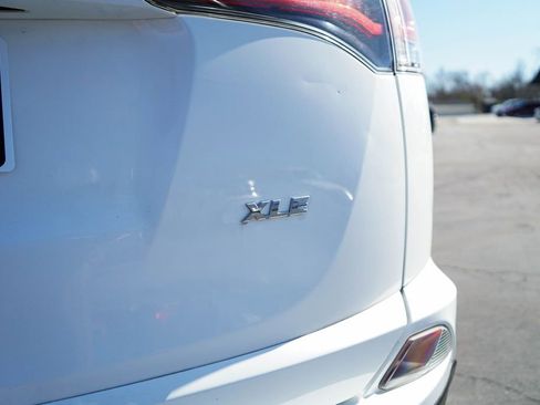 Used 2018 Toyota RAV4 XLE image 13