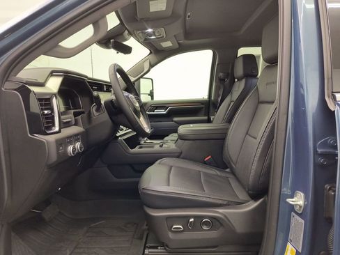 Used 2025 GMC Sierra 3500 Denali w/ Denali Reserve Package image 4