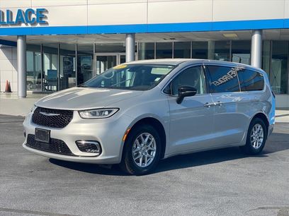 Used 2024 Chrysler Pacifica Touring-L