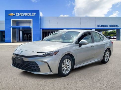 Used 2025 Toyota Camry LE image 2