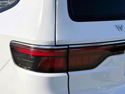 Certified 2024 Jeep Wagoneer Series II image 9