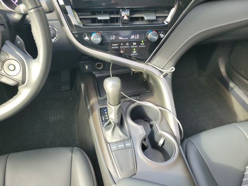 Used 2024 Toyota Camry SE w/ Convenience Package FWD image 18