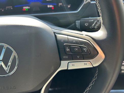 Certified 2022 Volkswagen Tiguan SE w/ Panoramic Sunroof Package image 7