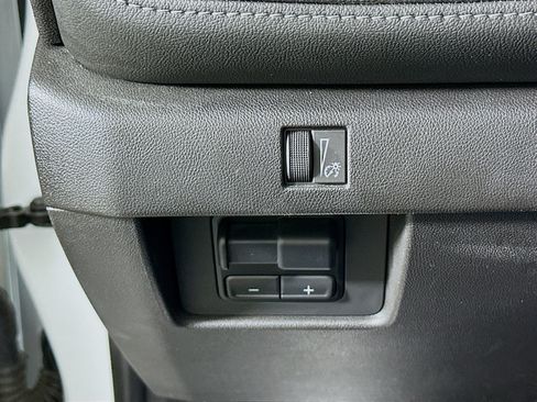 Used 2024 Chevrolet Colorado LT w/ LT Convenience Package RWD image 16