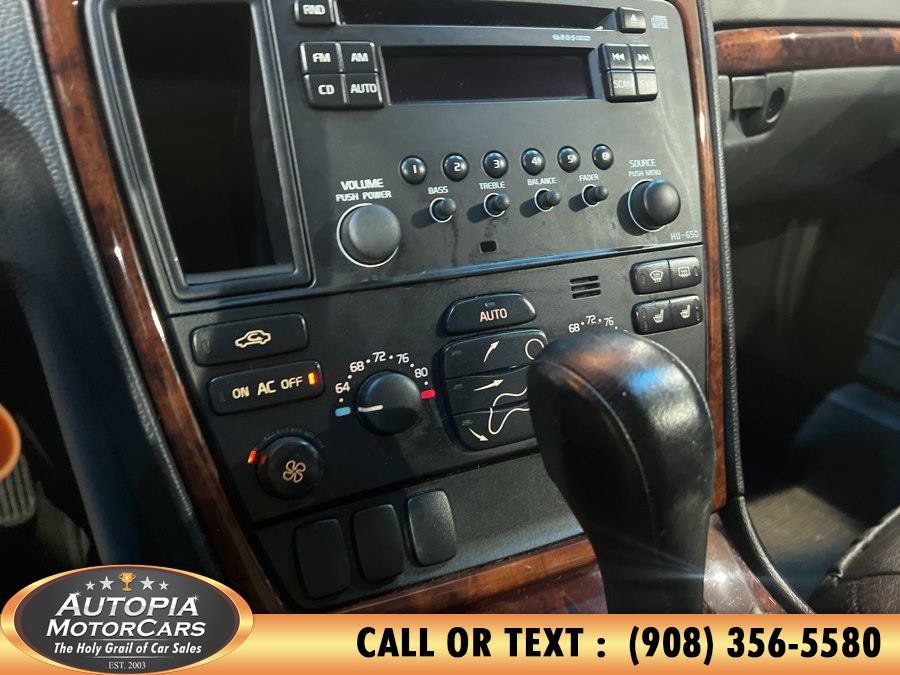 Used 2005 Volvo XC70 AWD/4WD image 25