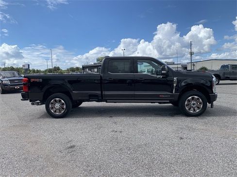 Used 2025 Ford F350 King Ranch w/ FX4 Off-Road Package image 3