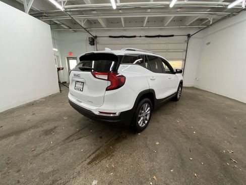 Used 2023 GMC Terrain SLT image 6