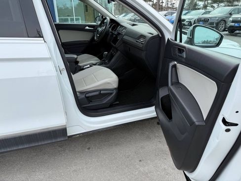 Used 2021 Volkswagen Tiguan SE w/ Panoramic Sunroof Package AWD/4WD image 10