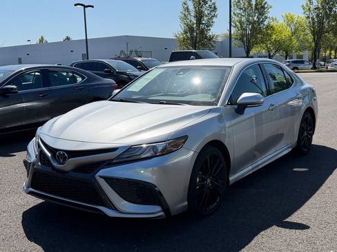Used 2024 Toyota Camry XSE FWD image 3