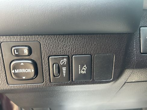 Used 2018 Toyota RAV4 XLE AWD/4WD image 15