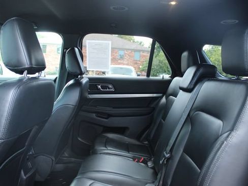 Used 2019 Ford Explorer XLT w/ Equipment Group 202A FWD image 30