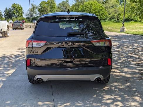 Used 2022 Ford Escape SE w/ Convenience Package FWD image 4