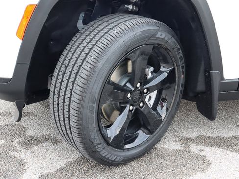 New 2025 Jeep Grand Cherokee L Altitude image 12