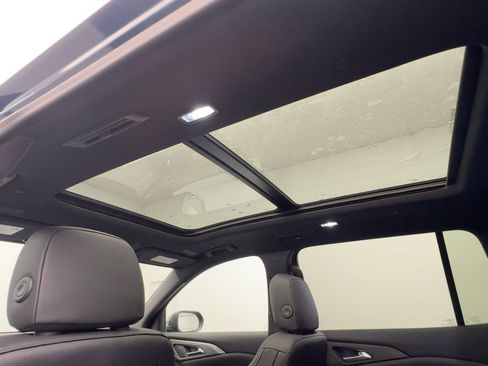 New 2026 Chevrolet Traverse LT w/ Sun and Wheel Package image 16