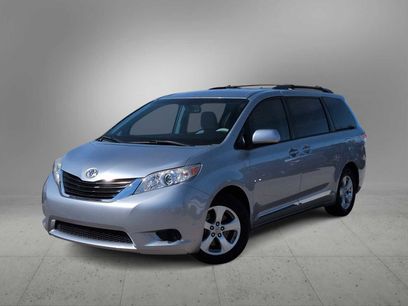 Used 2013 Toyota Sienna LE w/ Towing Pkg