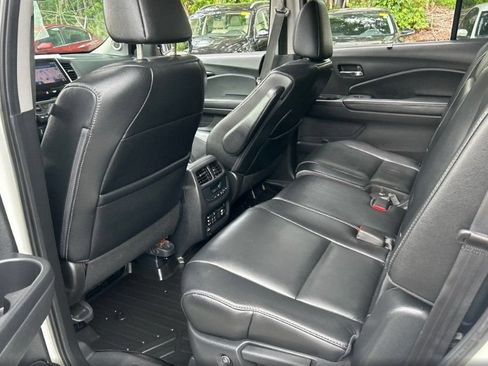 Used 2018 Honda Pilot Touring image 10
