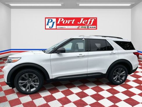 Used 2021 Ford Explorer XLT w/ Equipment Group 202A image 2