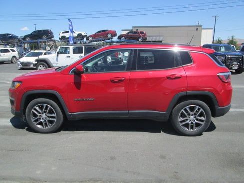 Used 2017 Jeep Compass Latitude w/ Popular Equipment Group FWD image 2