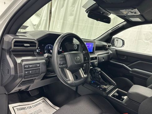 Used 2025 Toyota 4Runner SR5 AWD/4WD image 15