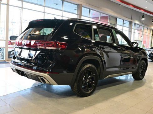 Used 2024 Volkswagen Atlas Peak Edition SE image 5