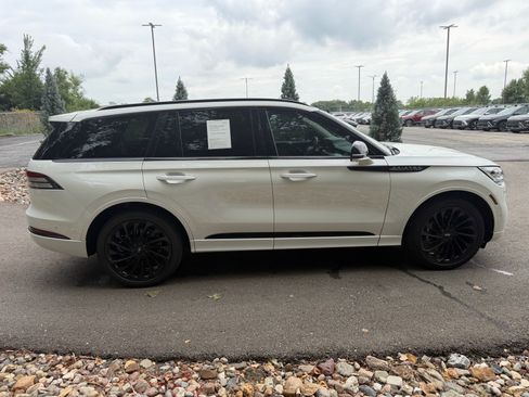 Used 2022 Lincoln Aviator Reserve w/ Equipment Group 201A AWD/4WD image 6