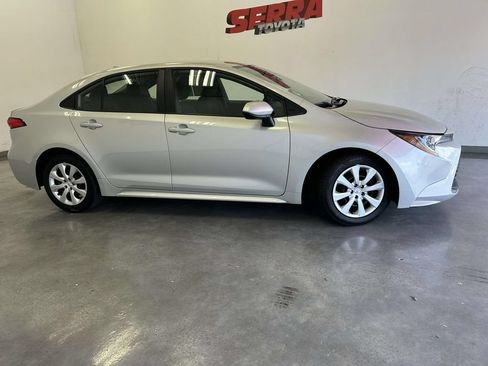 Used 2025 Toyota Corolla LE FWD image 2